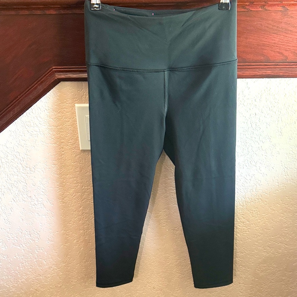 Victoria's Secret Sport Women’s Size Small Black 3/4 Length Leggings Activewear